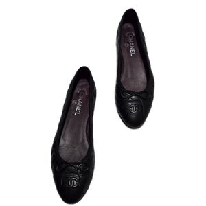 CHANEL Black Quilted Leather CC Logo Ballet Flats
